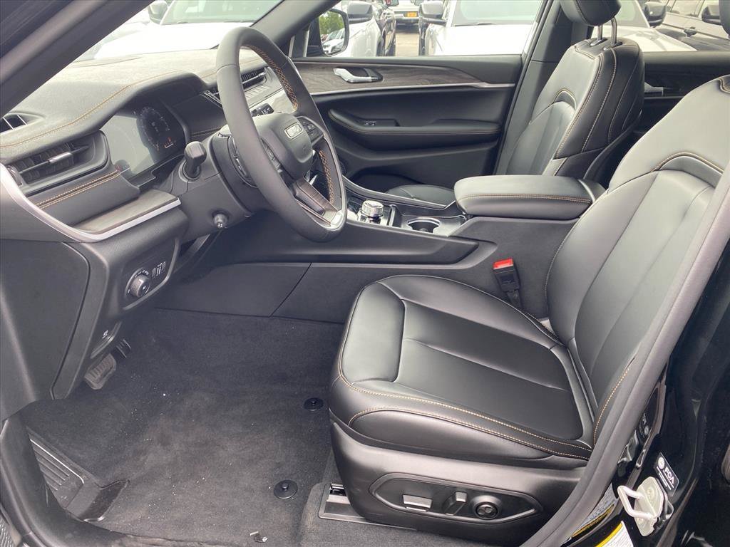 New 2026 Diamond Black Crystal Pearlcoat Jeep  image 5
