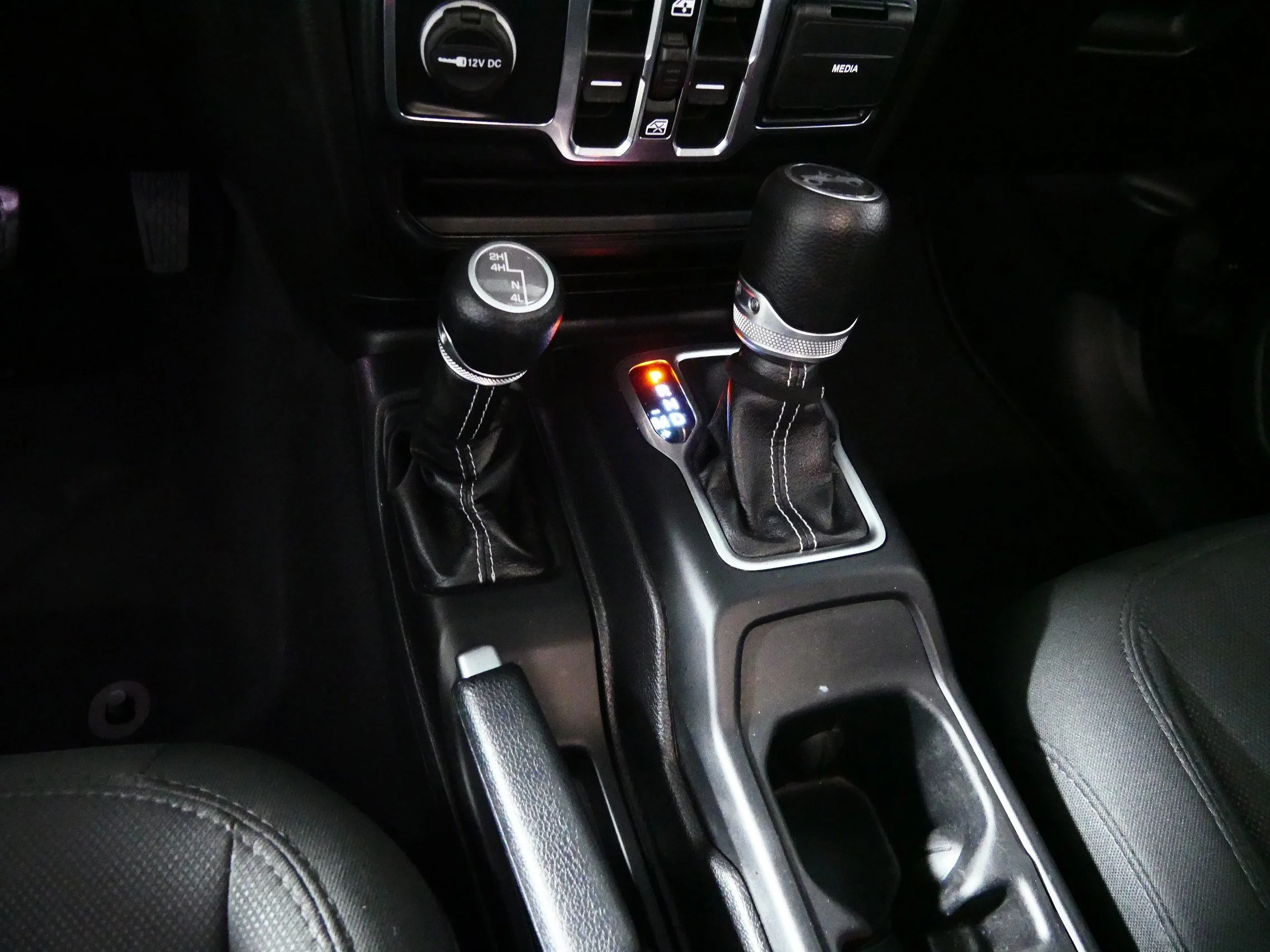 Used 2019 Black Clearcoat Jeep Sahara image 24