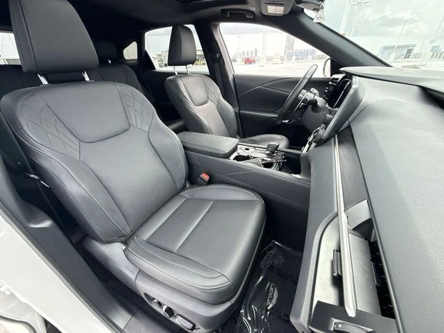 Used 2025 White Lexus 350 Premium image 26