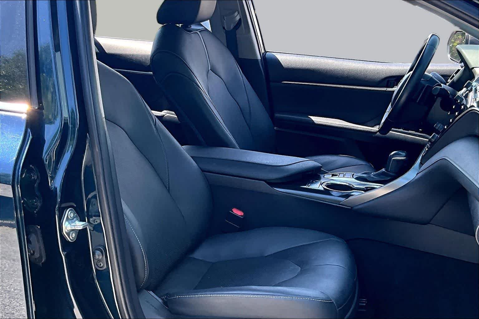 Used 2020 Galactic Aqua Mica Toyota XSE image 9
