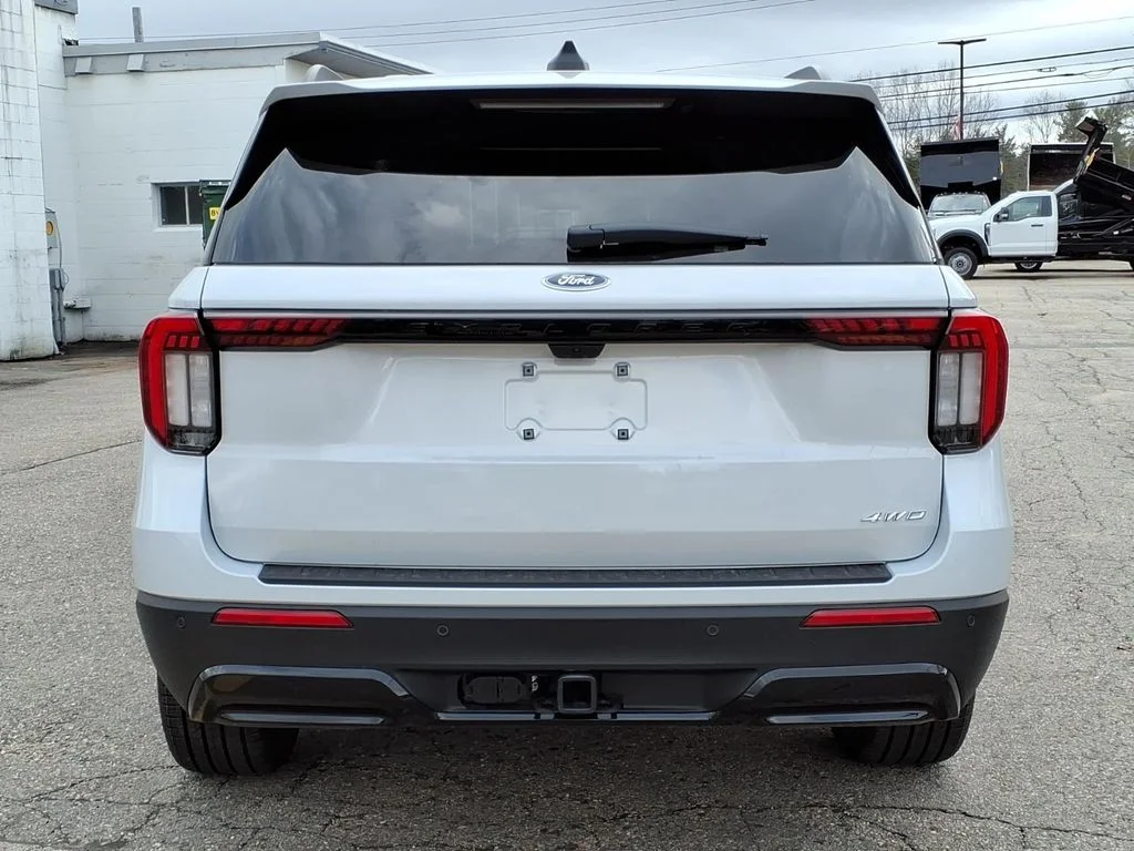 New 2026 Space White Metallic Ford ST-Line image 5