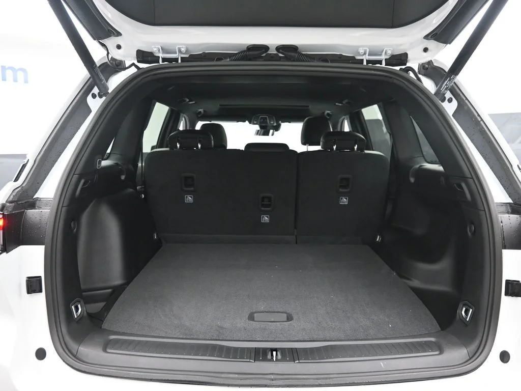 New 2026 White Jeep Altitude image 11