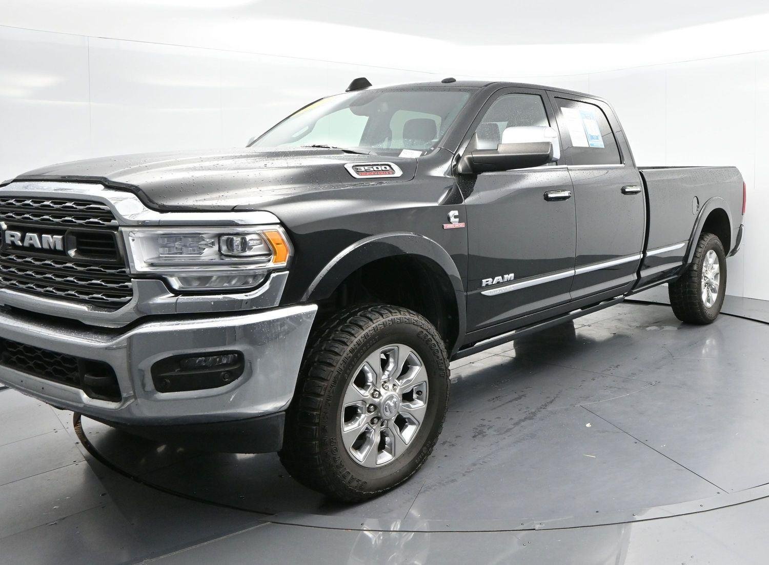 Used 2022 Diamond Black Crystal Pearlcoat Ram Limited image 3