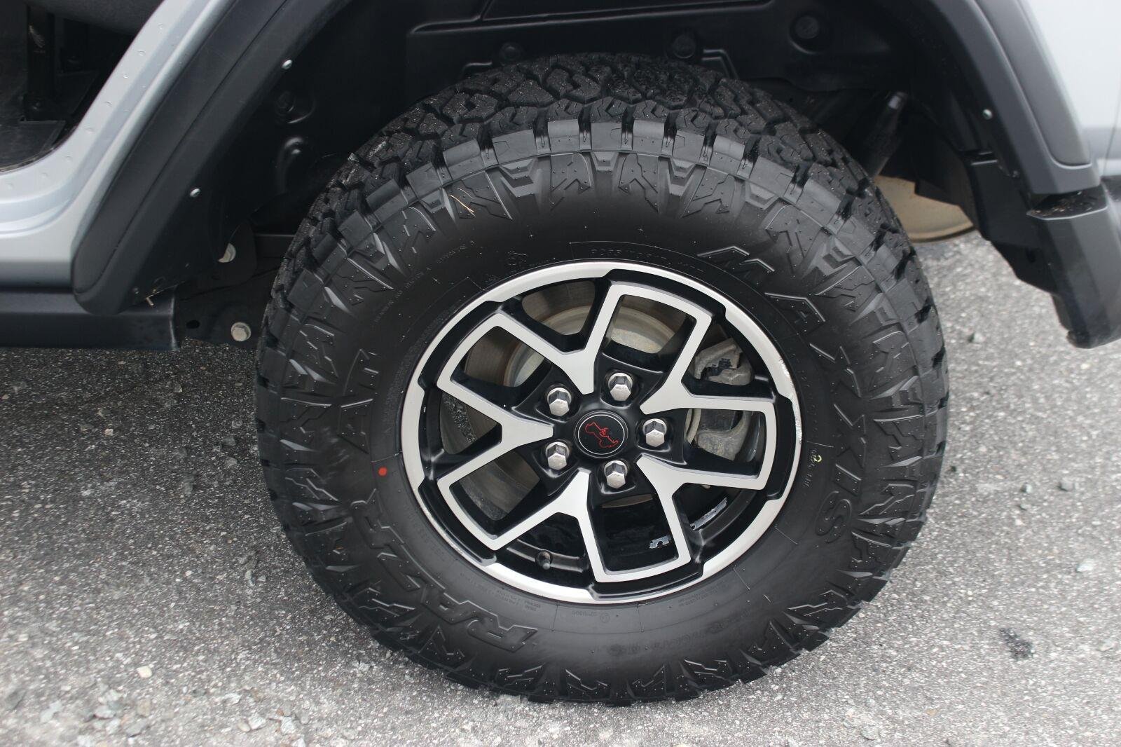 Used 2024 White Jeep Rubicon image 39