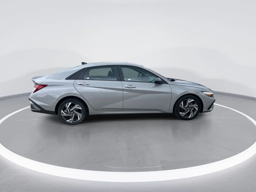 Used 2025 Silver Hyundai SEL Sport image 9