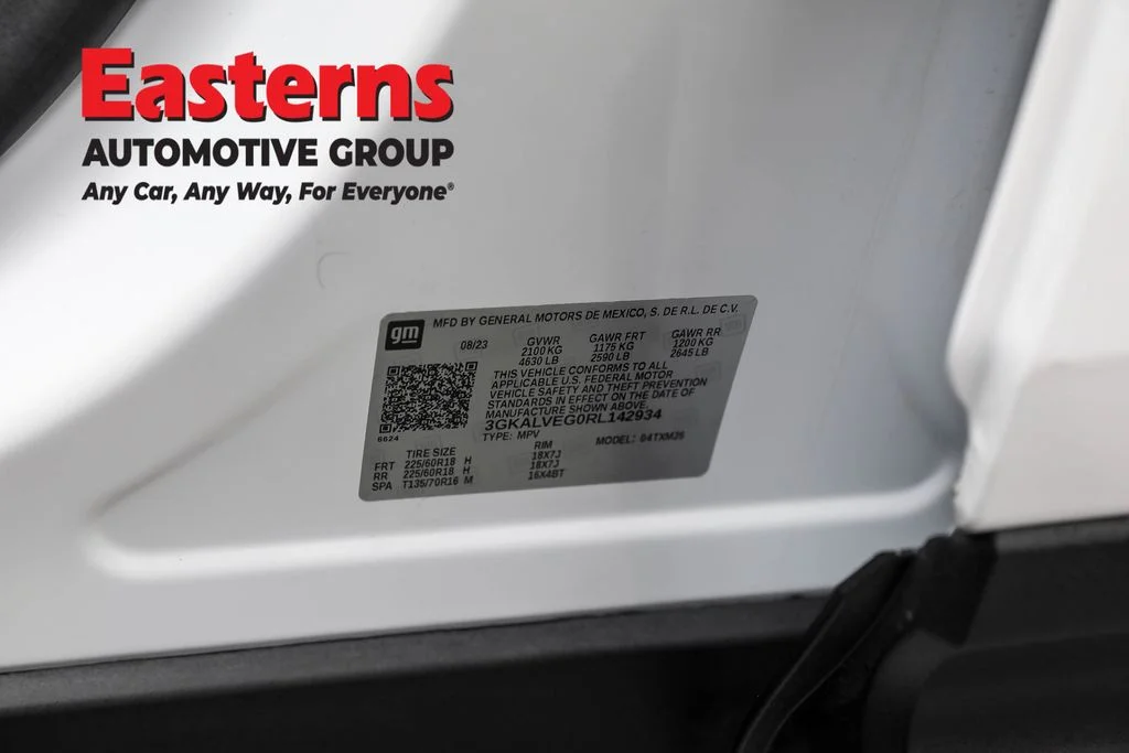 Used 2024 White GMC SLT image 35