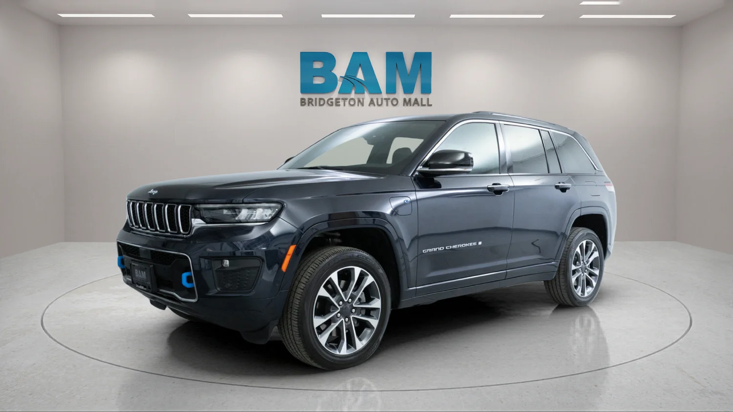 Used 2023 Blue Jeep Overland image 3