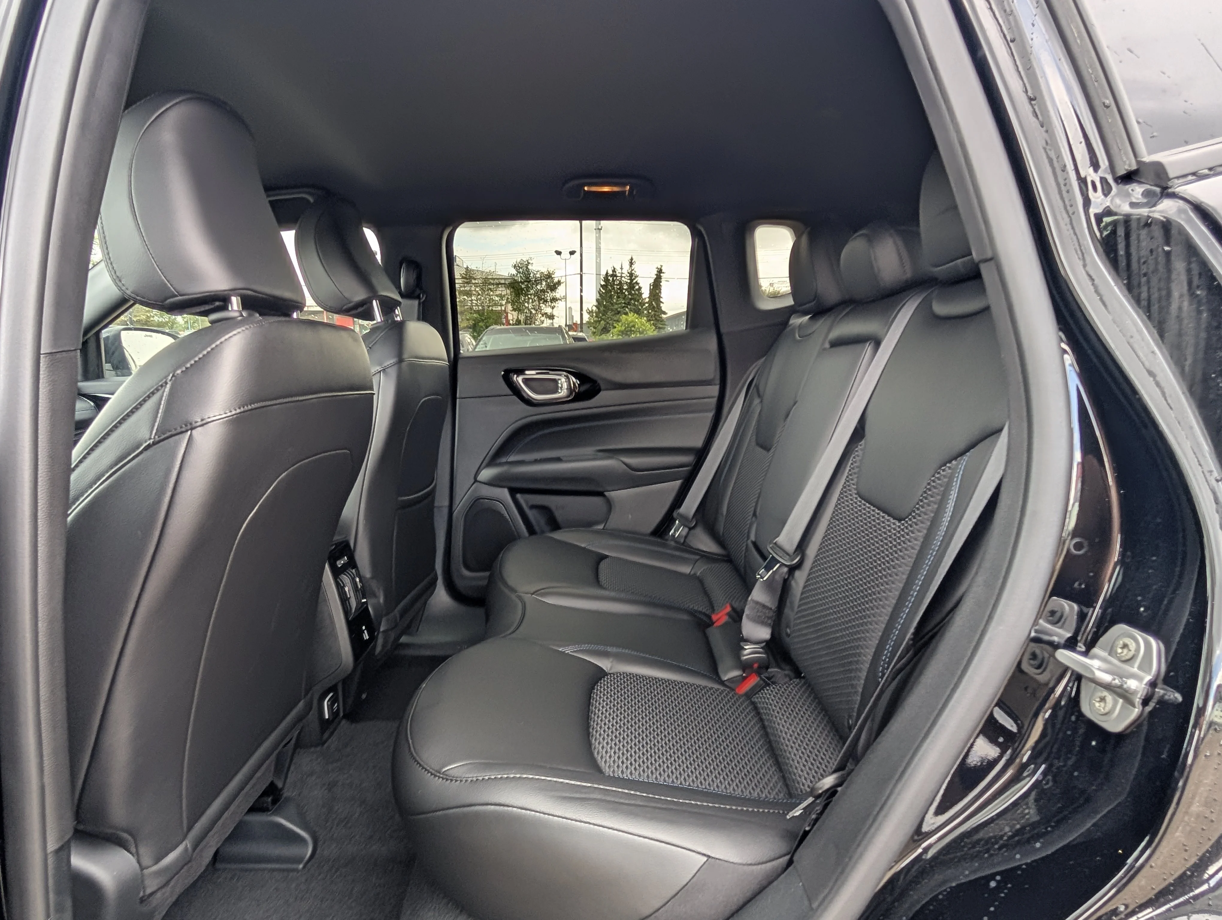 New 2026 Diamond Black Crystal Pearl Jeep North image 20