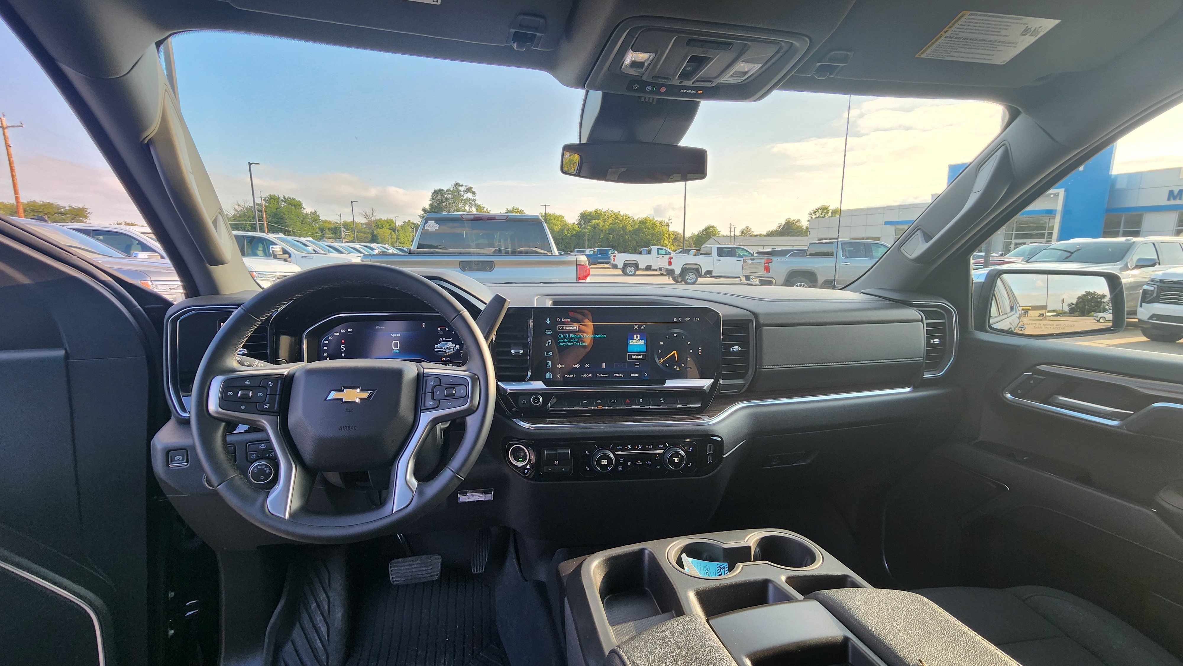 2023 Chevrolet Silverado 1500 LT - Photo 16
