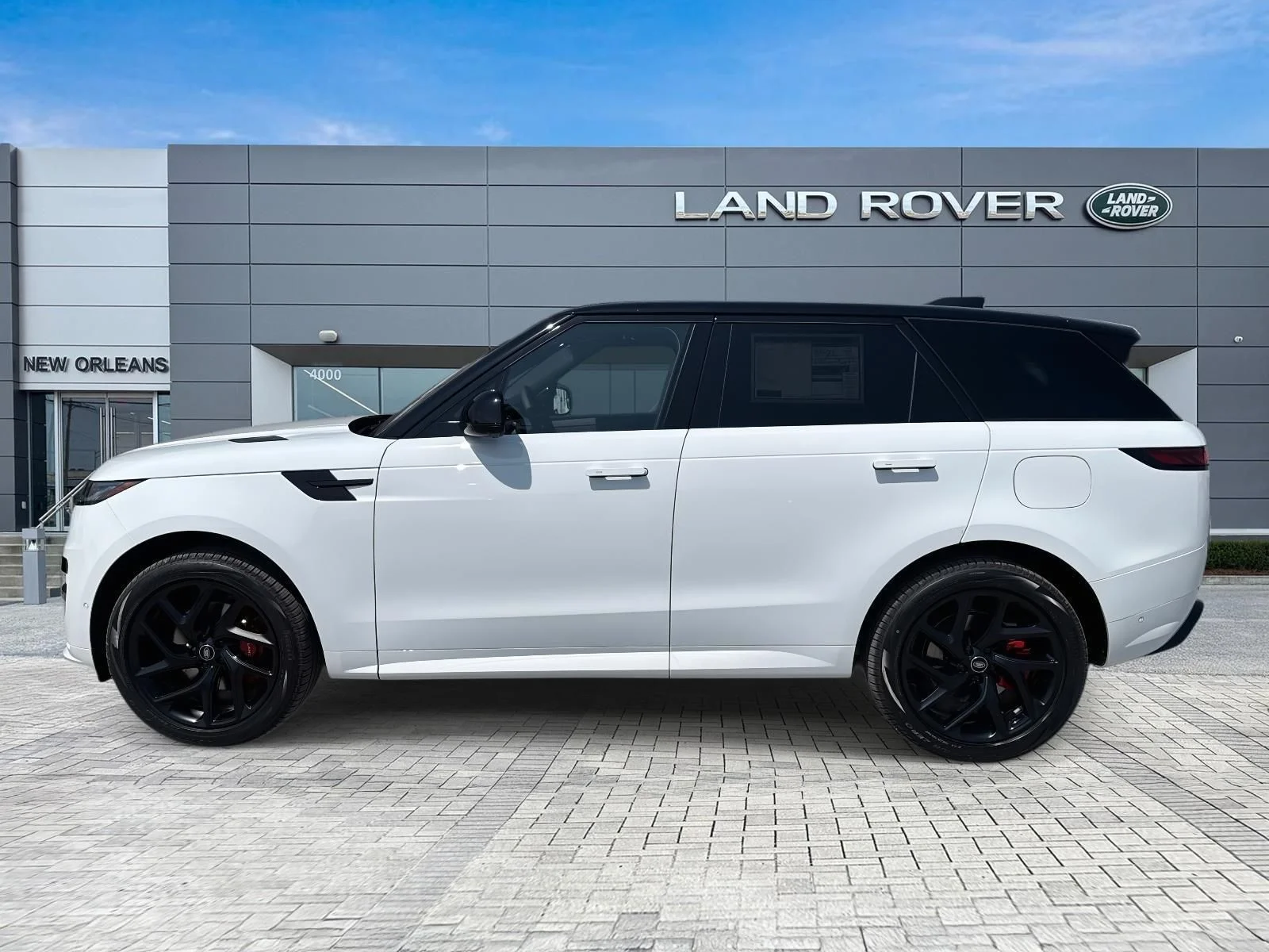 New  White Land Rover Dynamic SE image 2