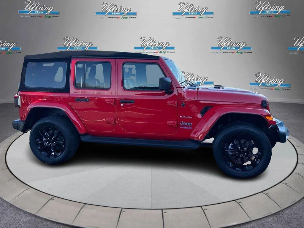 Used 2022 Firecracker Red Clearcoat Jeep Unlimited Sahara image 3