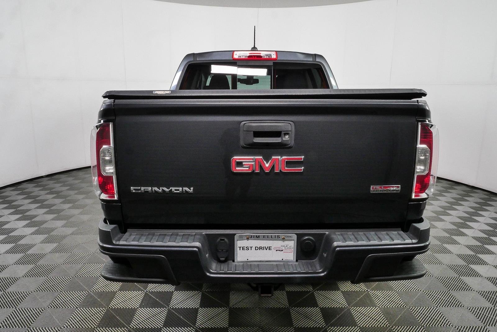 Used 2016 CYBER GRAY METALLIC GMC 4WD SLE image 27