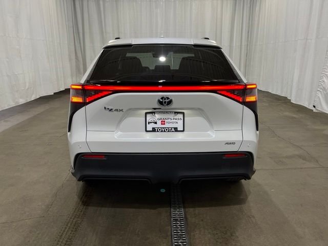 Used 2023 Beige Toyota XLE image 5