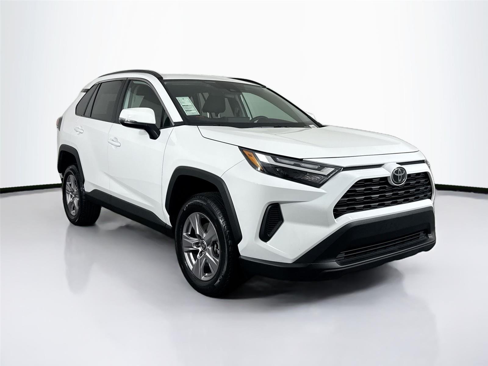 Used 2025 Ice Cap Toyota XLE image 9