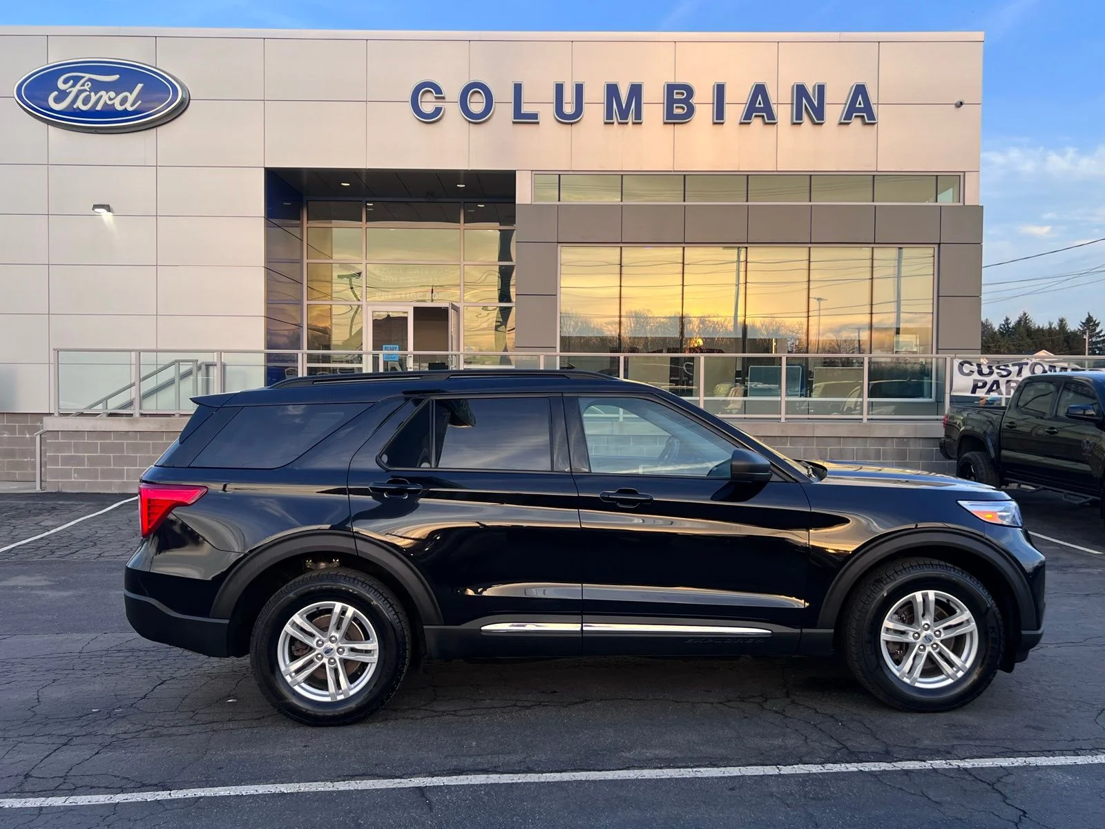 Used 2023 Agate Black Metallic Ford XLT image 6