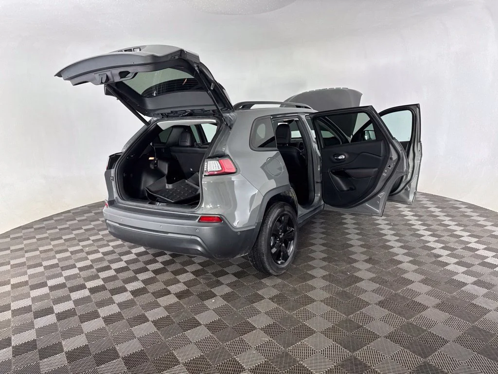 Used 2023 Gray Jeep Altitude image 15