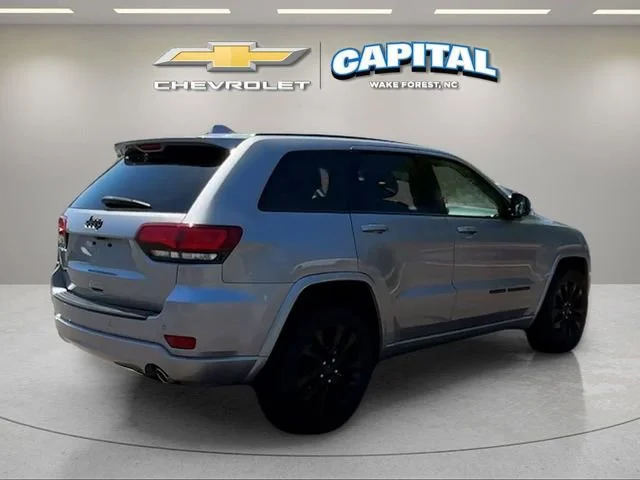 Used 2019 Silver Jeep Altitude 4x4 image 5