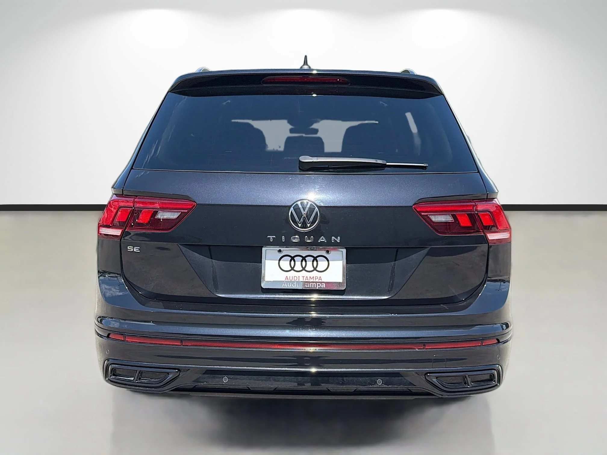 Used 2023 Deep Black Volkswagen SE R-Line Black image 4