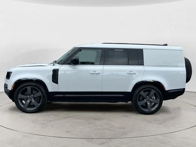 Used 2024 White Land Rover Outbound image 3