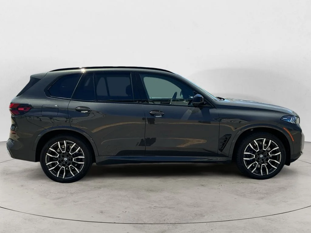 2026 BMW X5 M60i - Photo 8