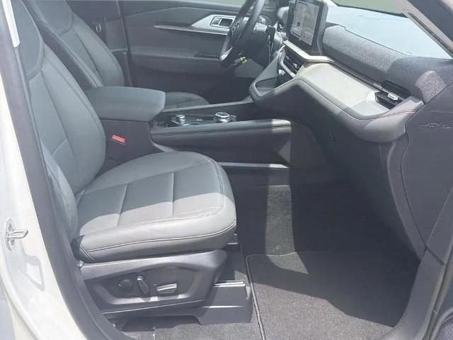 New 2026 Star White Metallic Tri-Coat Ford Active image 24