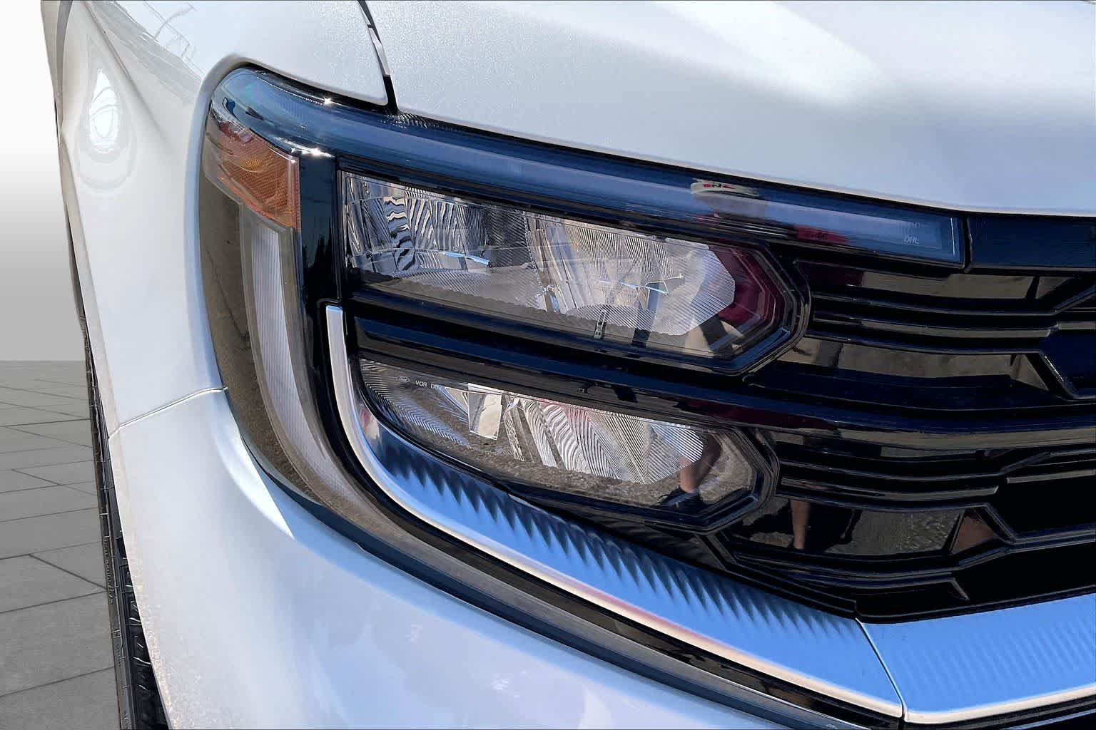 New 2026 Star White Metallic Tri-Coat Ford MAX Platinum® image 13