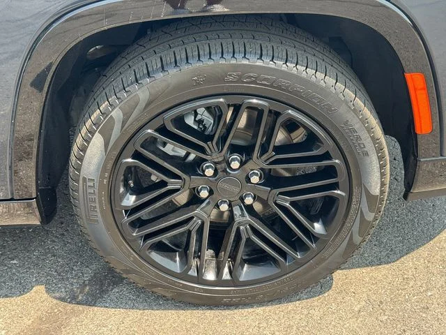 Certified Used 2025  Jeep Series II image 9
