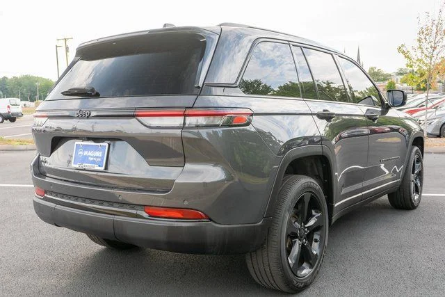 Used 2025 Gray Jeep Altitude X image 6