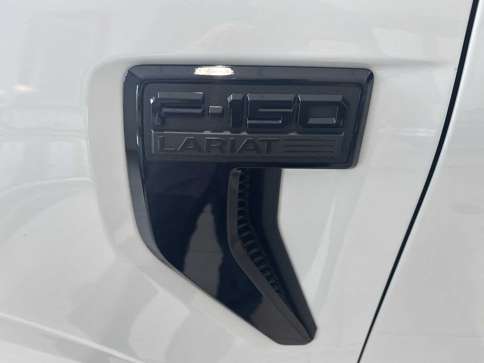 Used 2023 Star White Metallic Tri-Coat Ford LARIAT image 32
