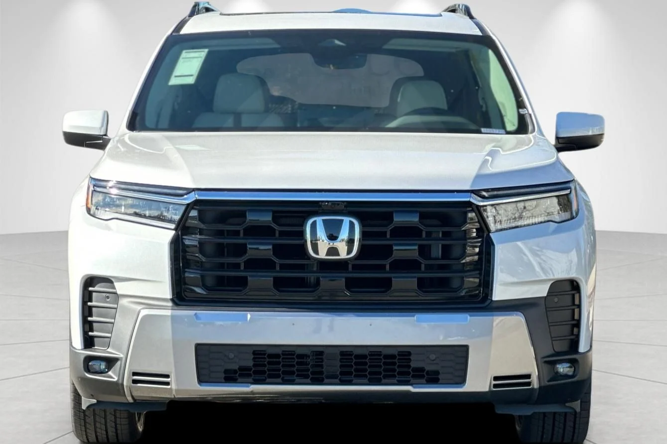 New 2026 Platinum White Pearl Honda AWD Touring image 8