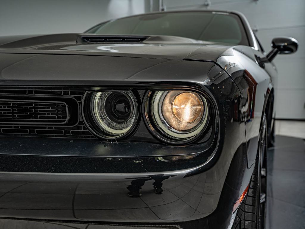 Used 2021 Pitch Black Clearcoat Dodge SXT image 12