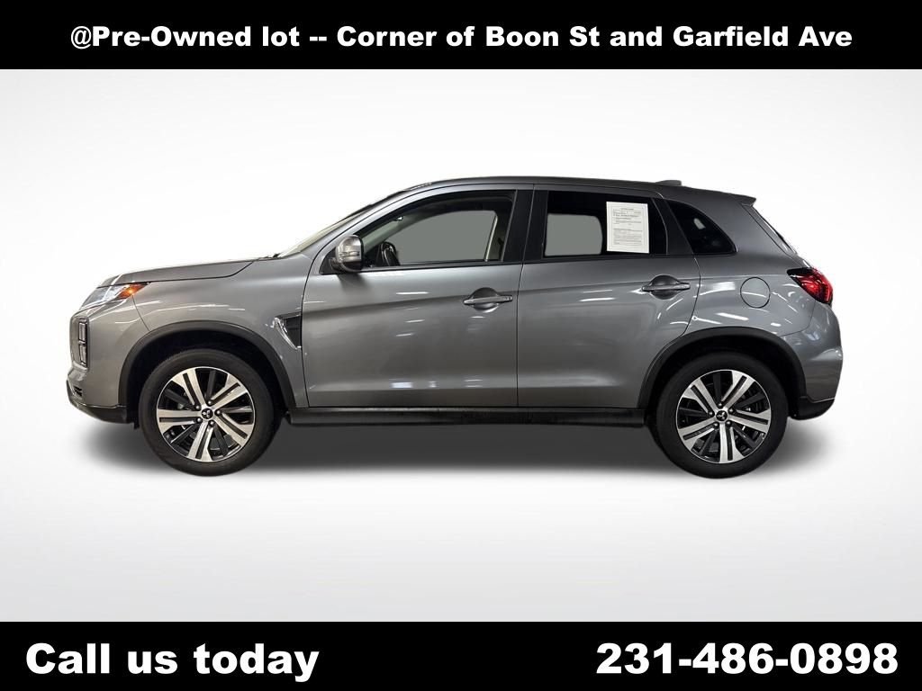 Used 2025  Mitsubishi 2.0 SE image 2