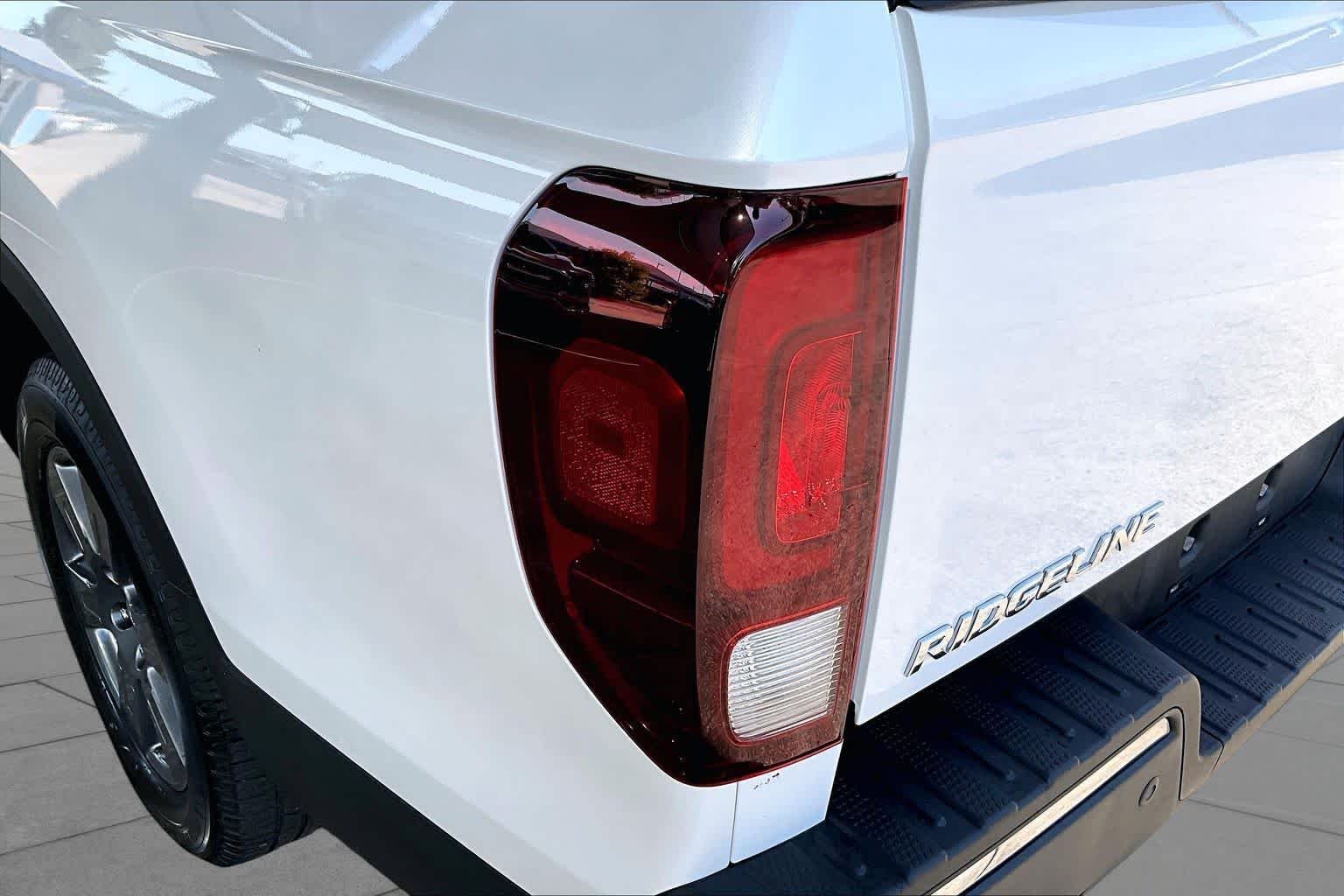 Certified Used 2020 Platinum White Pearl Honda RTL-E image 29