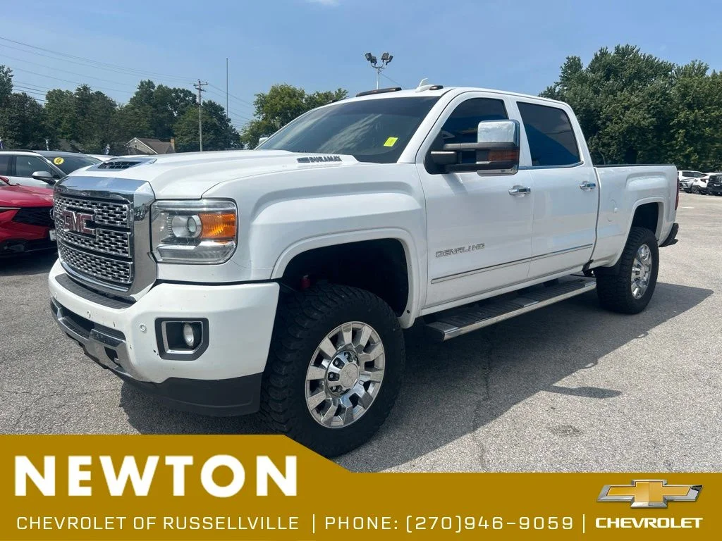 Used 2019 Summit White GMC Denali image 3