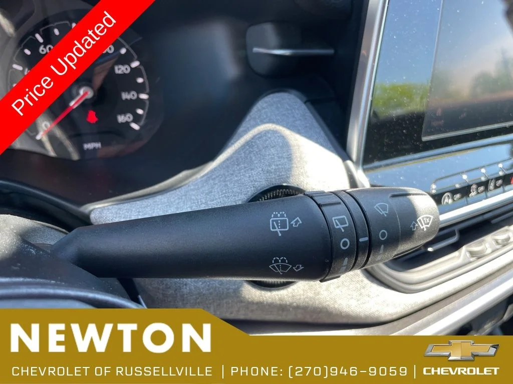 Used 2025 Bright White Clearcoat Jeep Latitude image 16