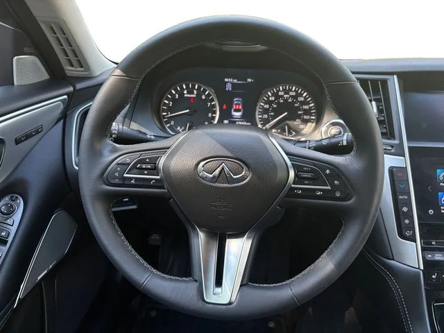 Used 2023 Red INFINITI LUXE image 10