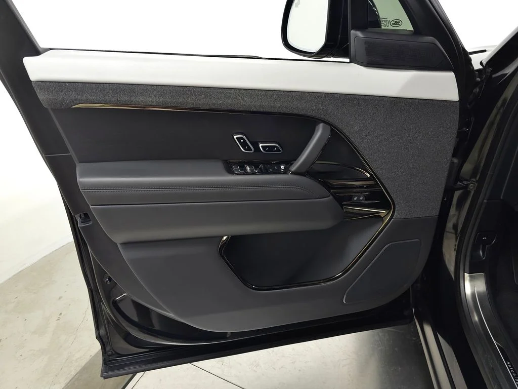 Used 2025 Black Land Rover Autobiography image 14