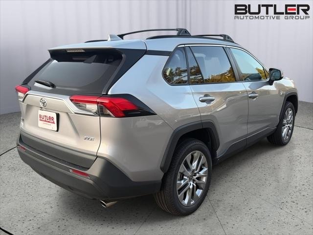 Certified Used 2023 SILVER SKY METALLIC Toyota  image 6