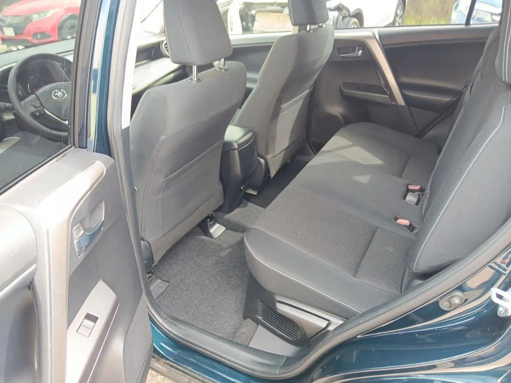 Used 2018 Galactic Aqua Mica Toyota XLE image 29