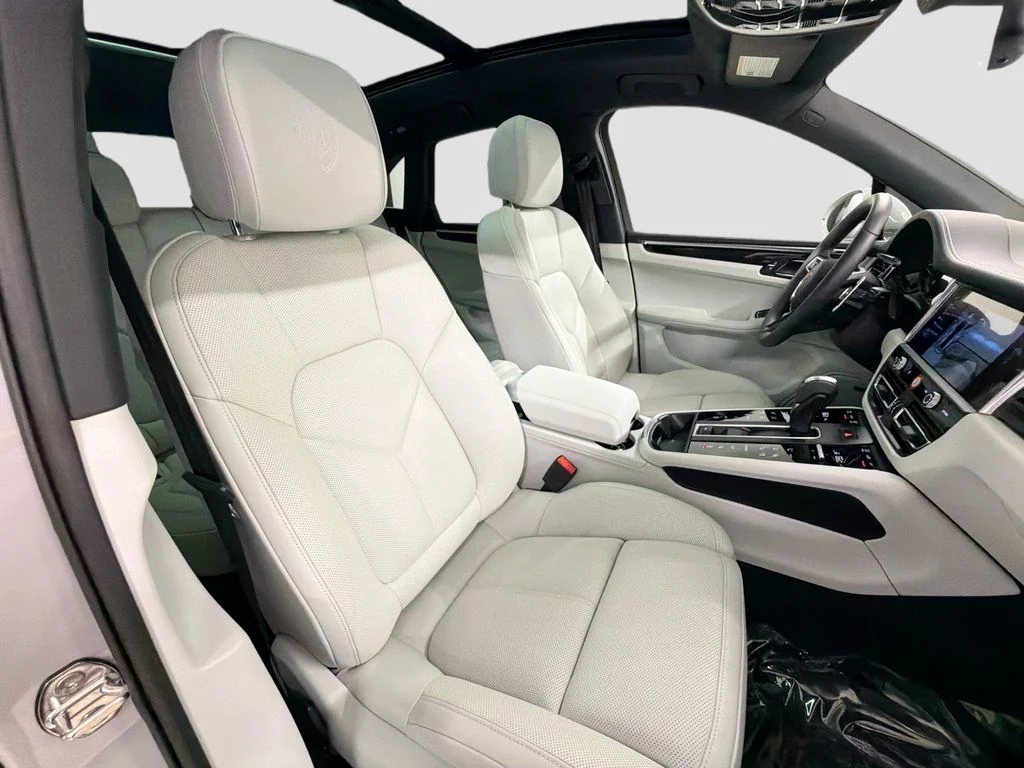 Certified Used 2025  Porsche  image 29