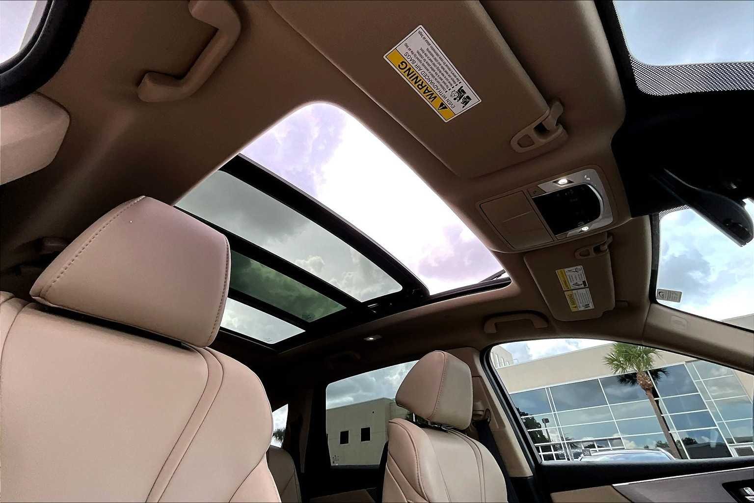 Used 2025 Platinum White Pearl Acura  image 14