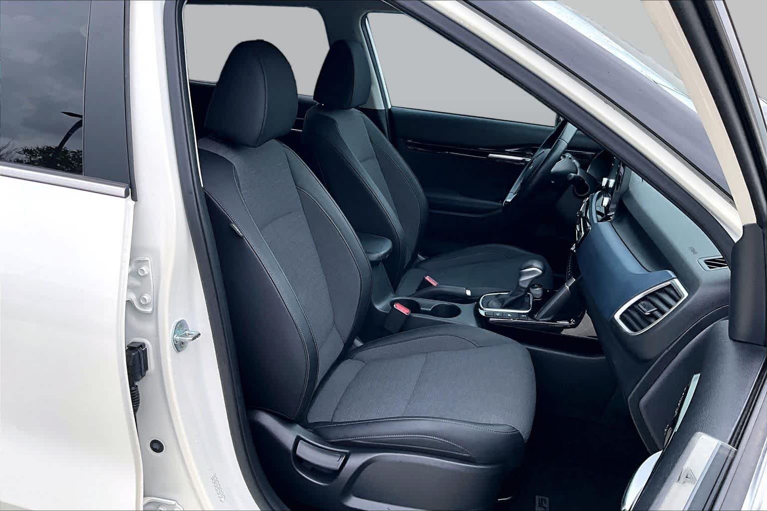 Used 2023 Snow White Pearl Kia S image 9