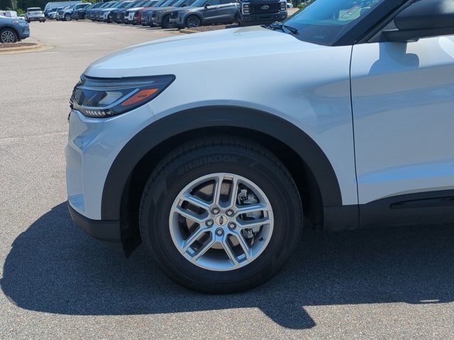 New 2026 Space White Metallic Ford Active image 10