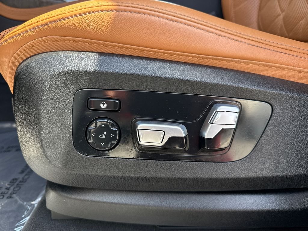 Used 2024 Gray BMW xDrive40i image 23