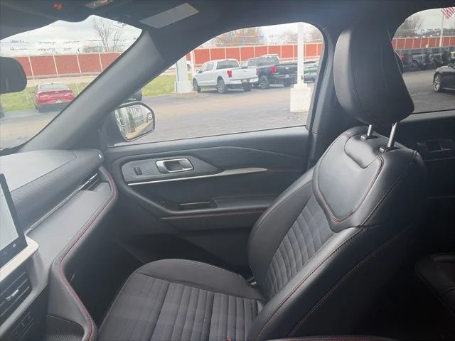Used 2025 Gray Metallic Ford ST-Line image 30