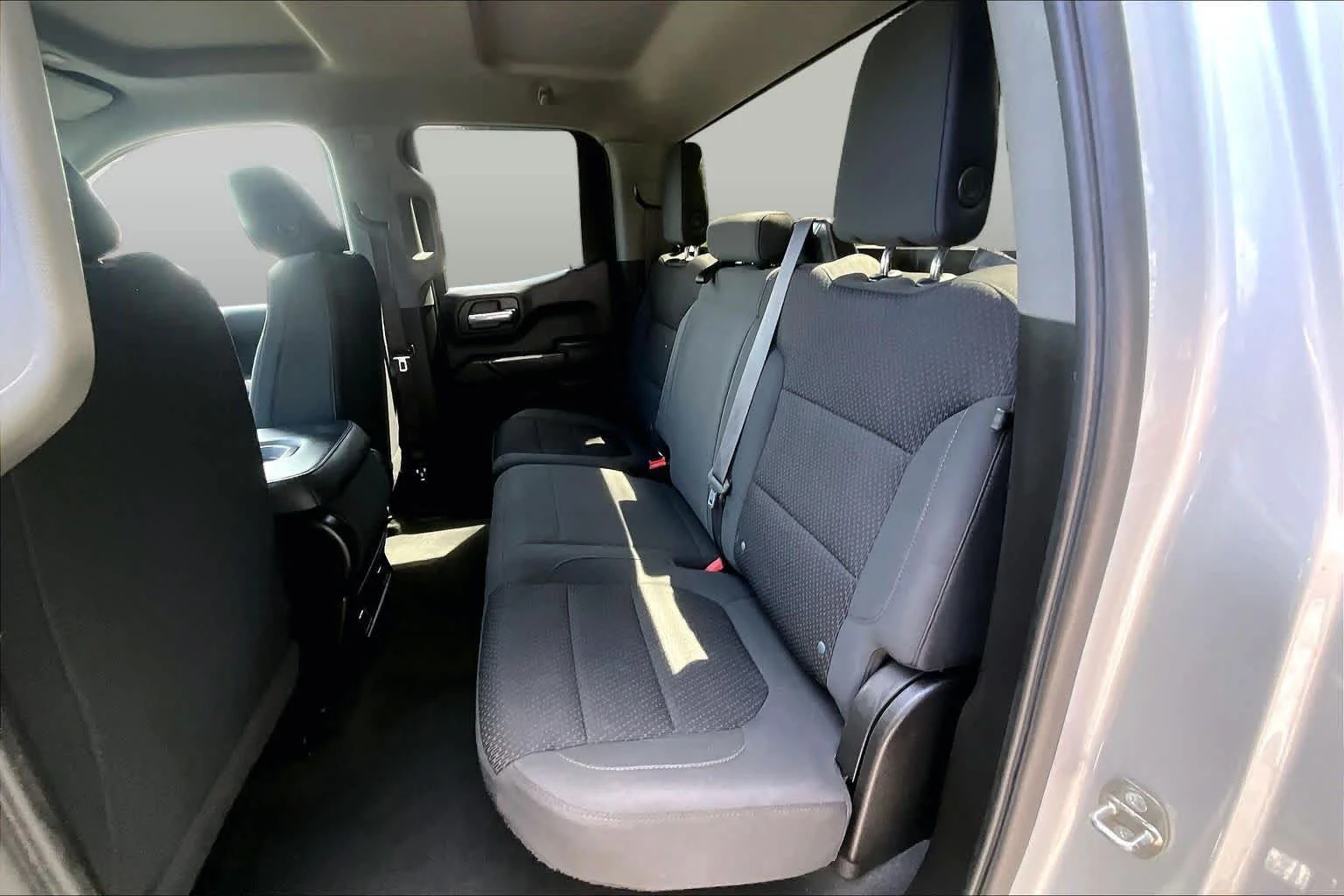 Used 2021 Silver Ice Metallic Chevrolet Custom image 19