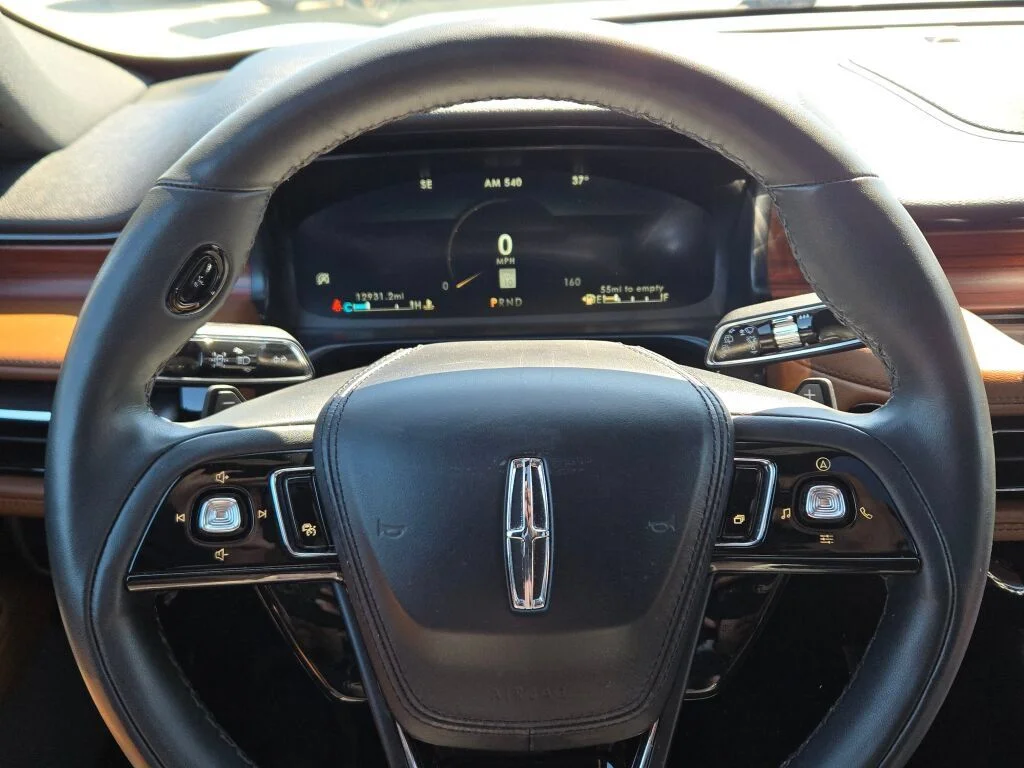 Used 2024 White Metallic Lincoln Reserve image 34