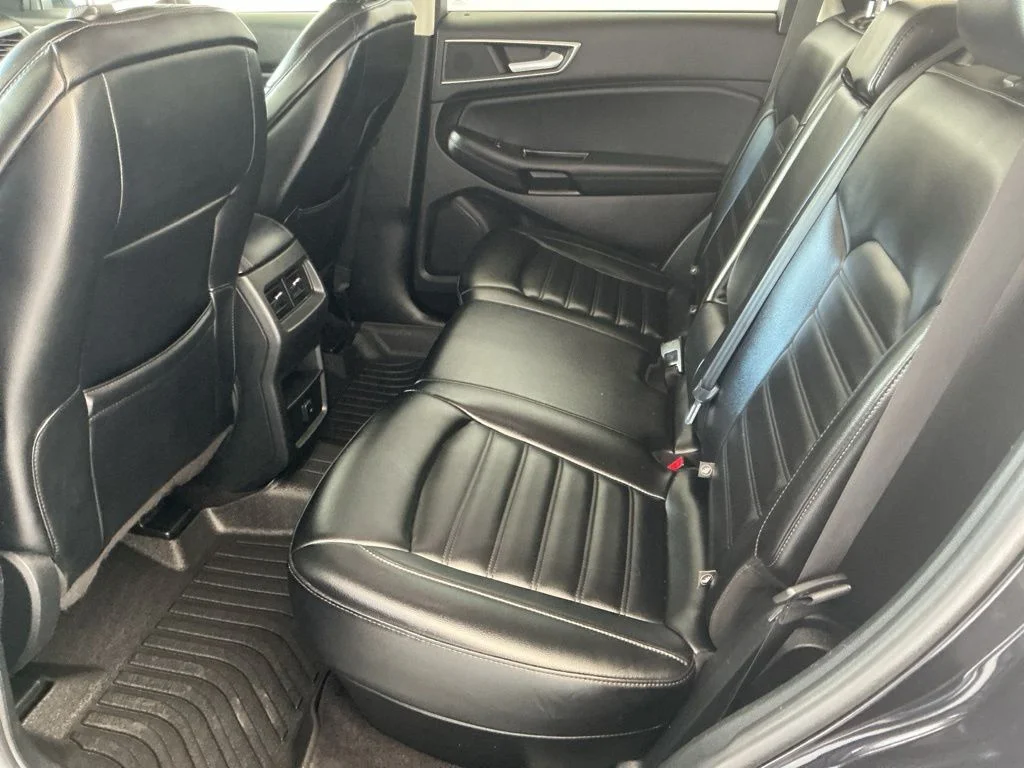 Used 2020 Black Ford SEL image 17