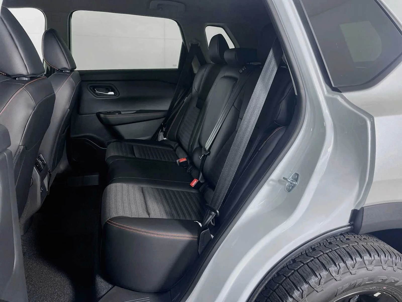 New 2026 Everest White Pearl Tricoat Nissan Rock Creek image 5