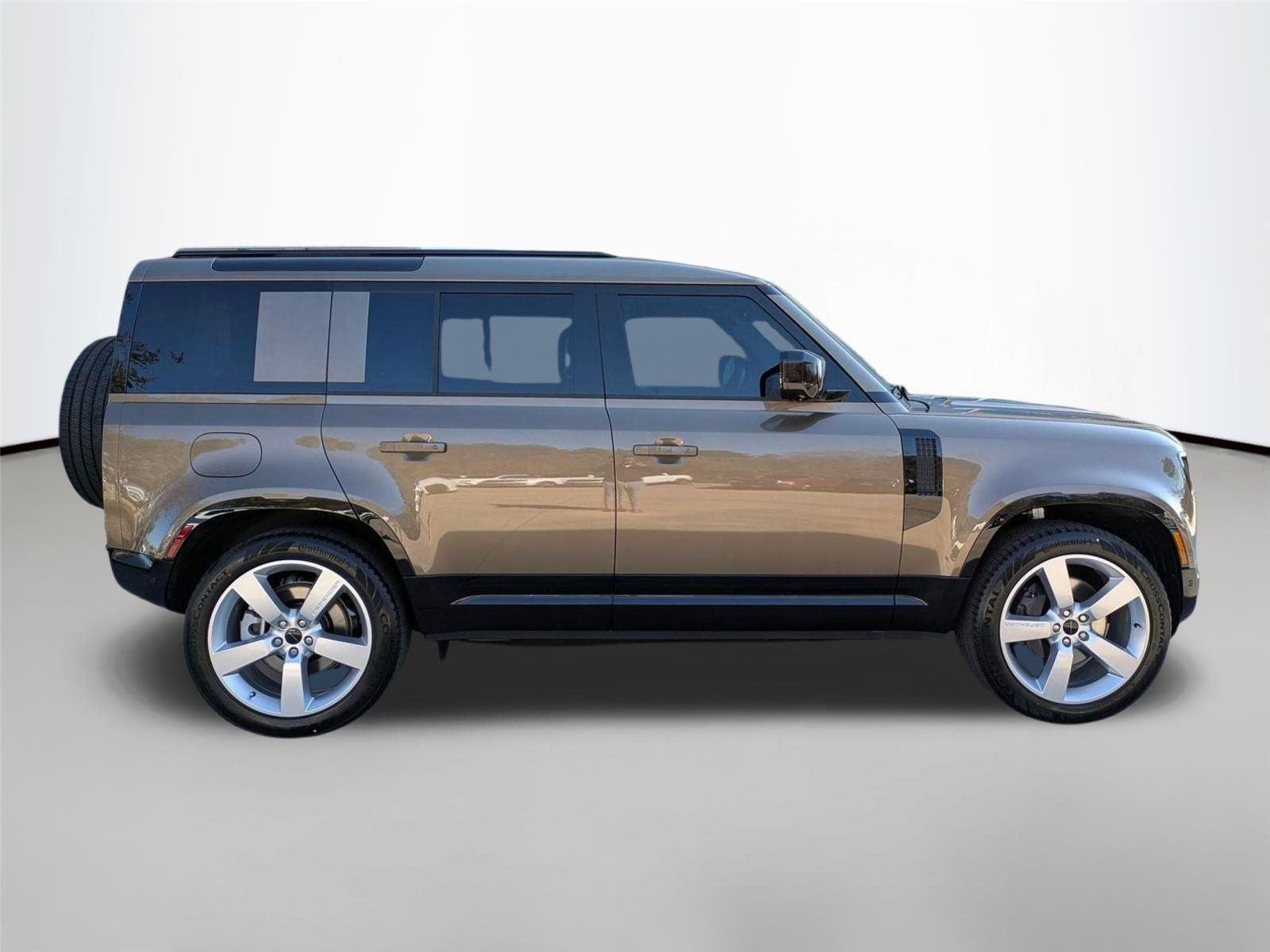 Used 2026 Gondwana Stone Metallic Land Rover X-Dynamic SE image 4